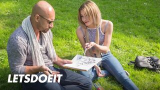 Olivia Devine hatalmas popóját szétbaszva külföldön egy kopasz faszos pasi által